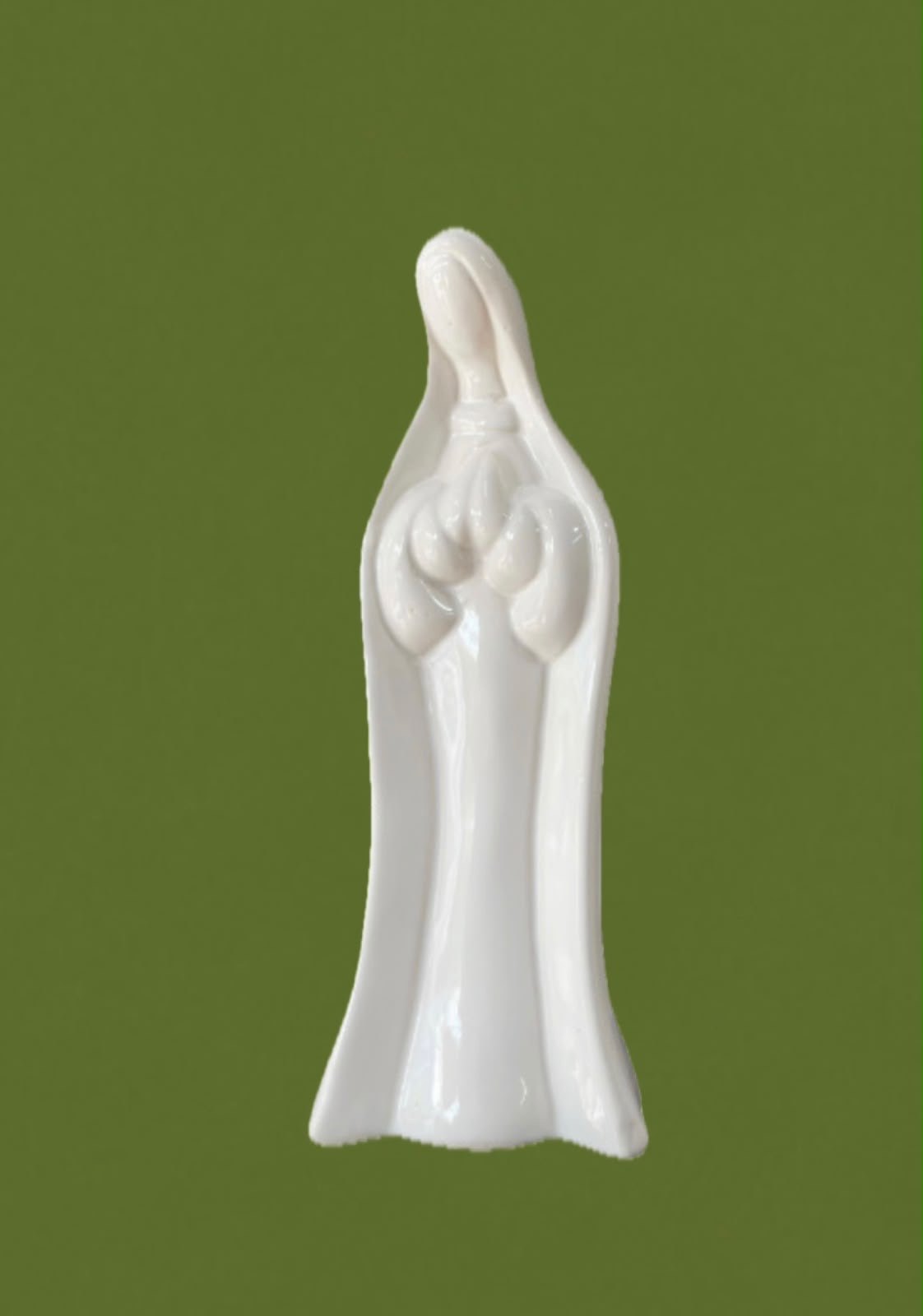 Virgen Rezando sobre fondo verde